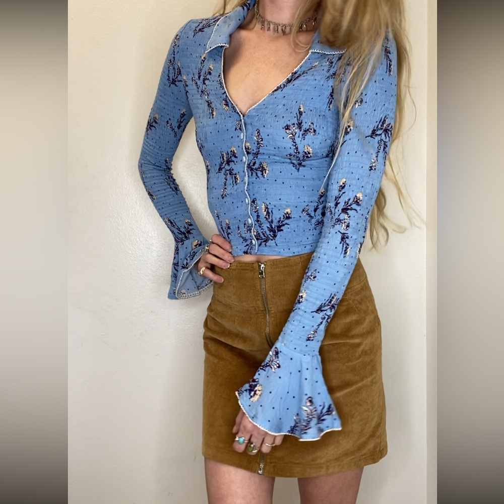 Free People Amelia Bell Sleeve Large Collar Smocked Blouse 😍